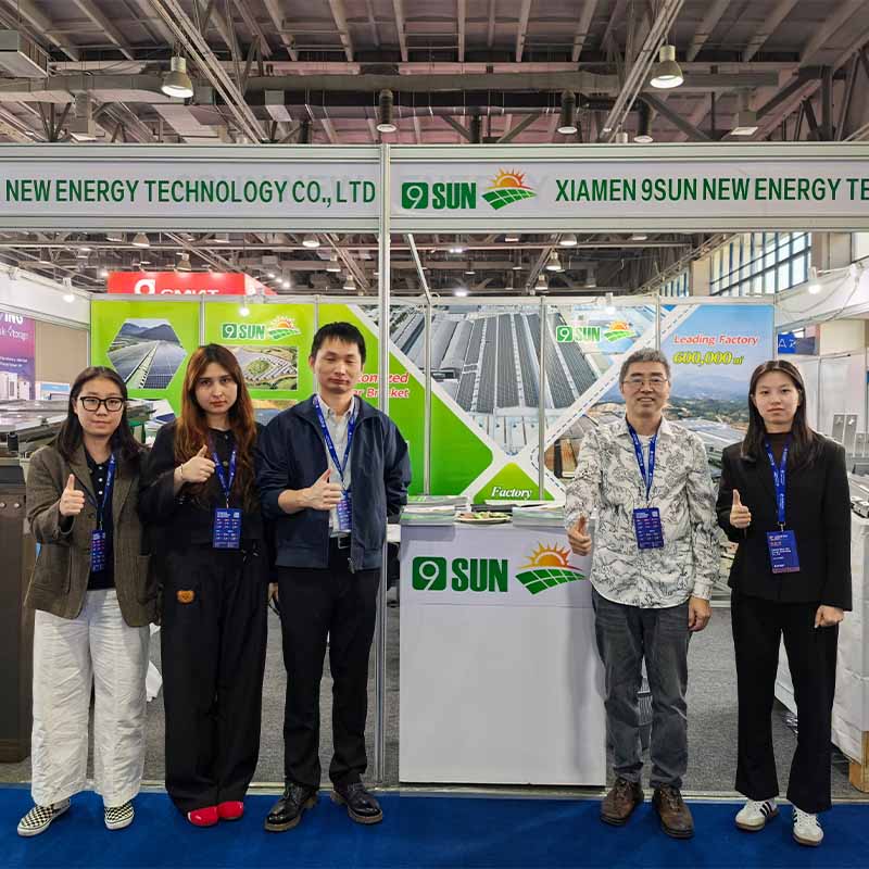 Resumen de la UzEnergy Expo 2026: Cocheras solares, montaje en techos y suelos, y carga de vehículos eléctricos en Tashkent.